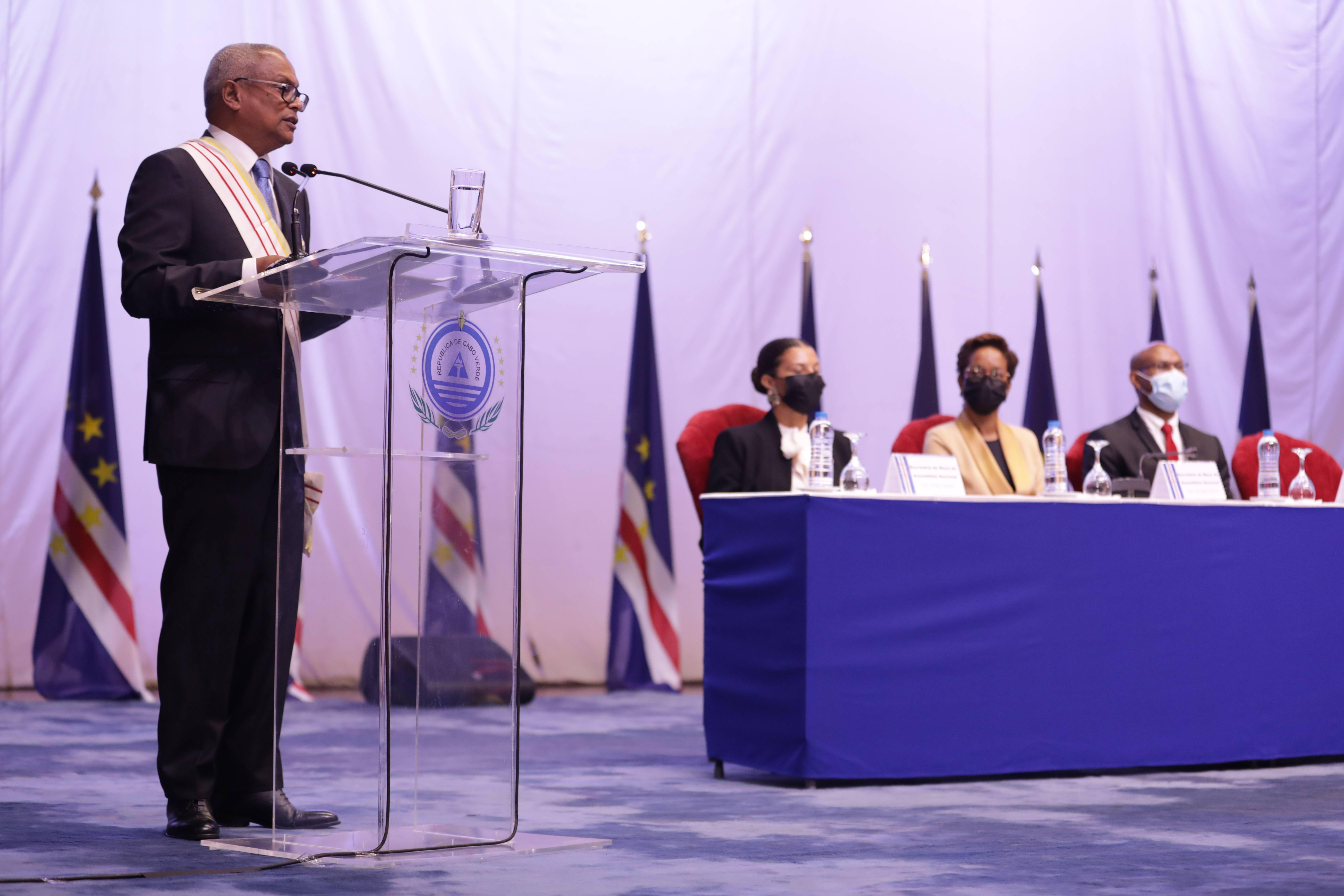 内韦斯宣誓就任佛得角总统