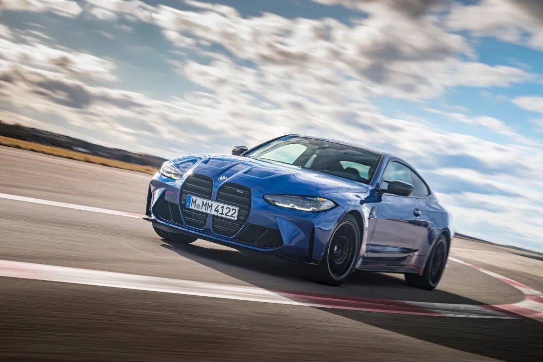 打败911和兰博全新宝马m4荣获2021年度金方向盘奖年度跑车称号