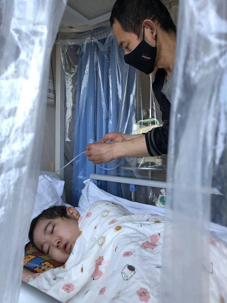 病友|“罩子”里的小姑娘