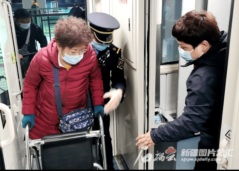 局库尔勒客运段西安车队第五包乘组值乘的t269次列车在西安站上客