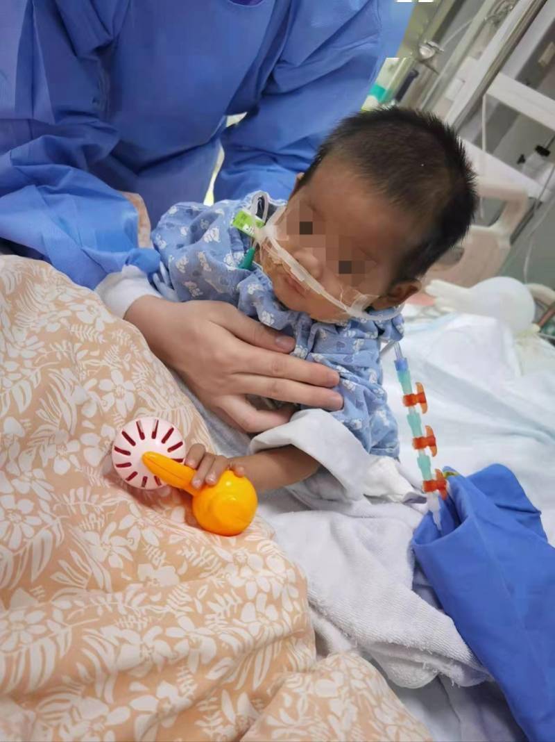 刘超|为了割肝救幼女，90后爸爸暴走1个月减重9公斤