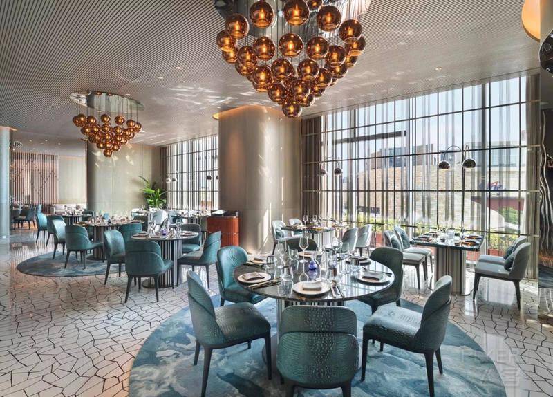 宝龙厦门是一个洋溢着青春活力的城市，与W品牌可谓是天作之合