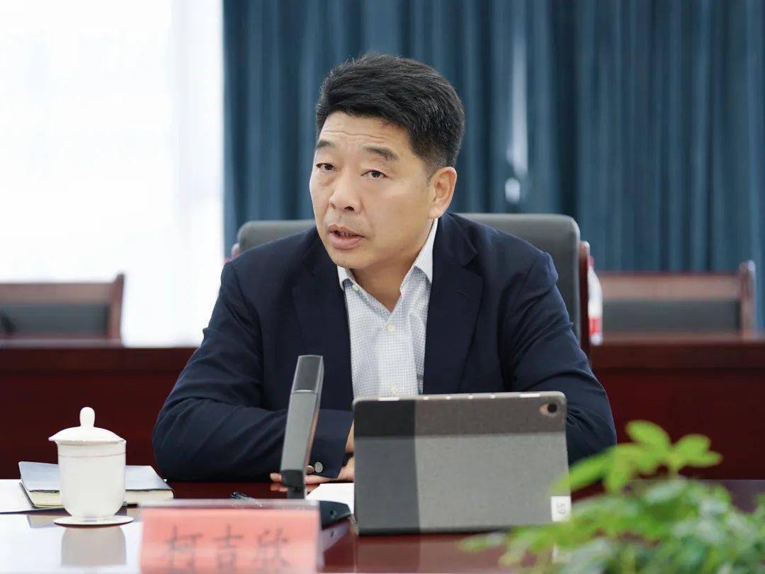 柯吉欣强调近段时间以来,全区上下进一步统一思想,提高认识,把产业
