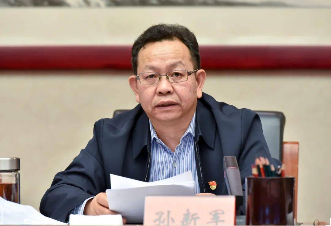 会议观看了警示教育片《欲望囚徒》;区委常委,区纪委书记,区监委代