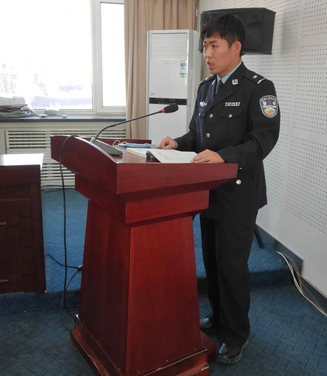 《耳旁敲响警钟》,通报了书中徐呼和,徐宏光,连天俊等人的违法违纪