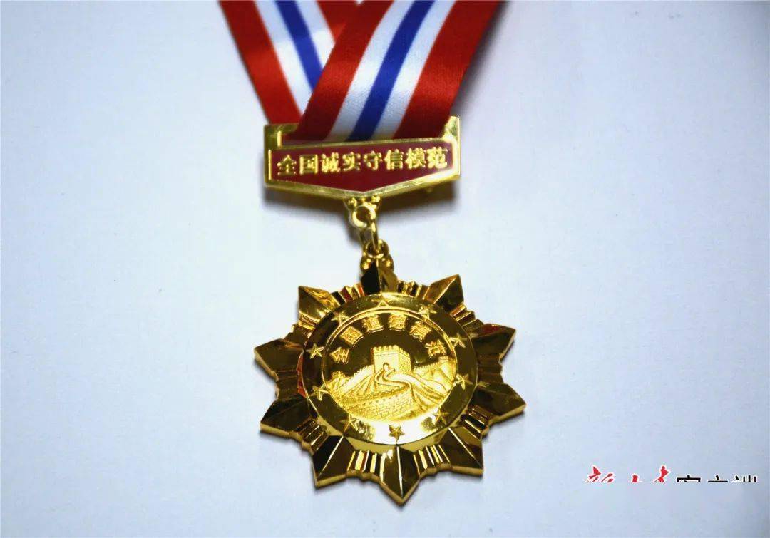 学习道德模范汲取奋进力量