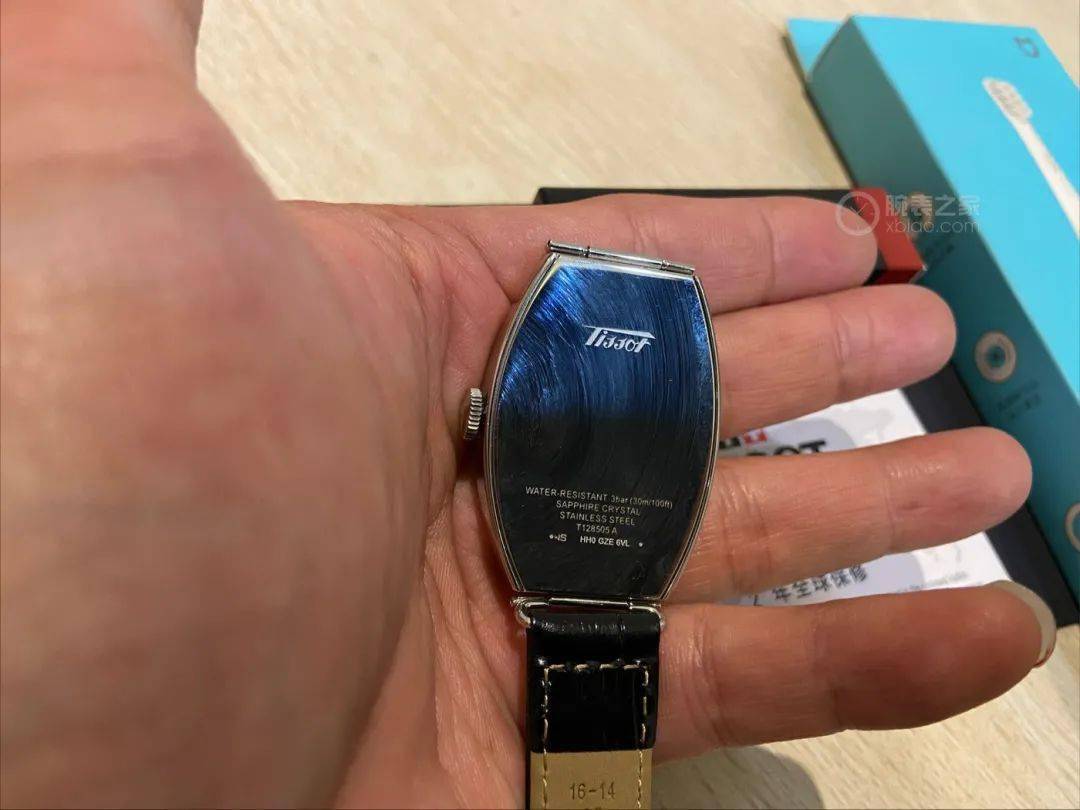 酒桶我买了只女表，戴上居然没有人认出来