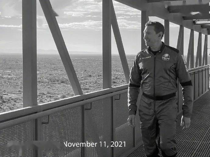 美富豪坠机身亡！刚从太空返回