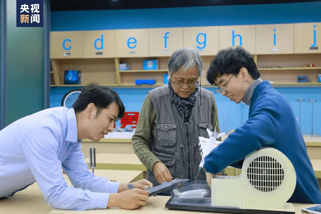 72岁女教授硬核科普，百万网友粉上她