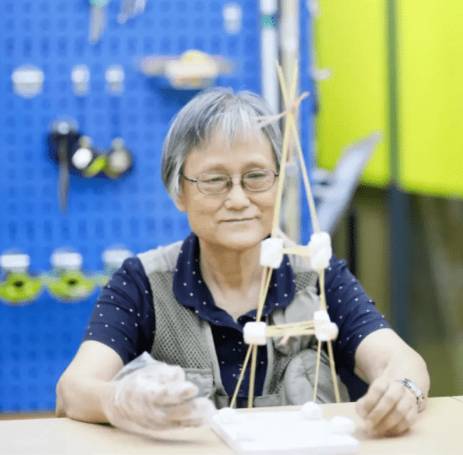 72岁女教授硬核科普，百万网友粉上她