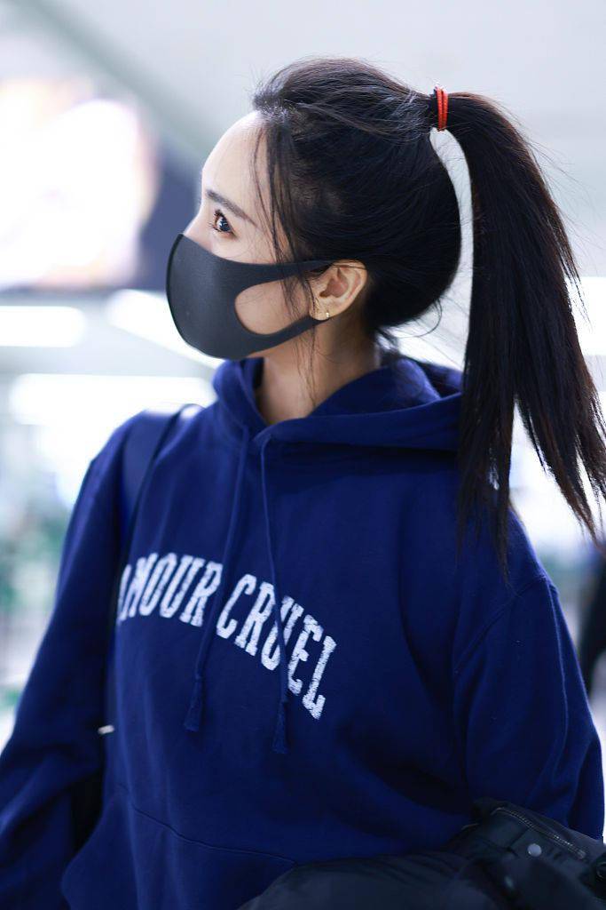 卫衣 王紫璇穿藏蓝hoodie紧身legging 显白显瘦运动时尚