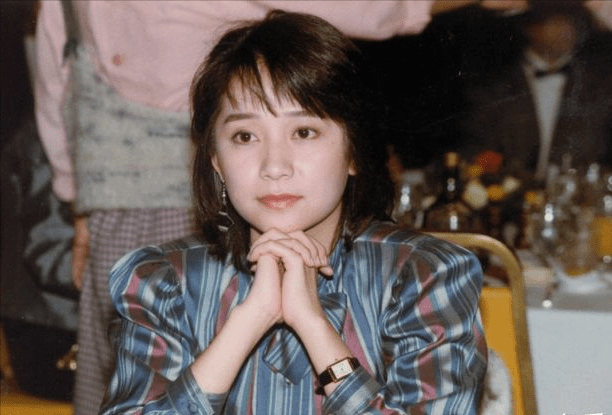 一心求子却只生了三个女儿,作为一代玉女,她爱得太卑微_傅娟