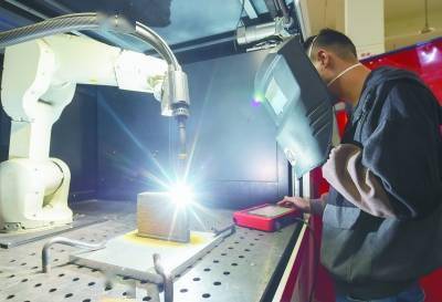 3D打印上万层工件 机器人“操盘”复杂环境