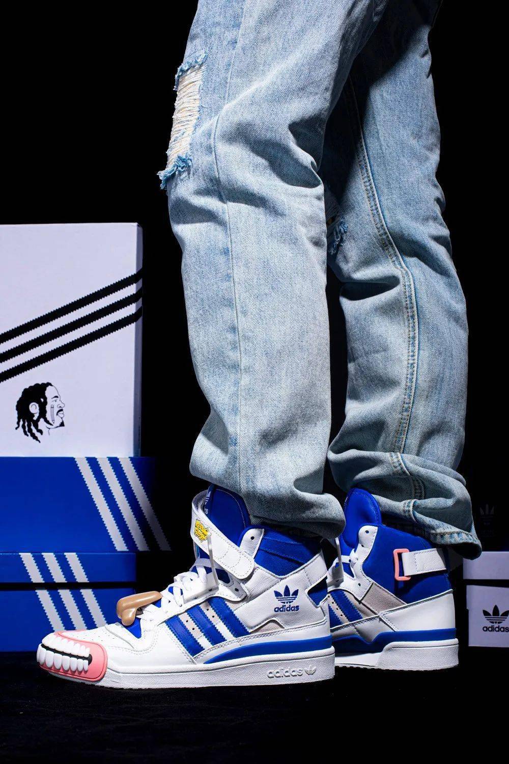 Kerwin 社交牛 X 症专属！今年阿迪最怪联名鞋定价看傻了！网友：上脚不挺帅吗？！