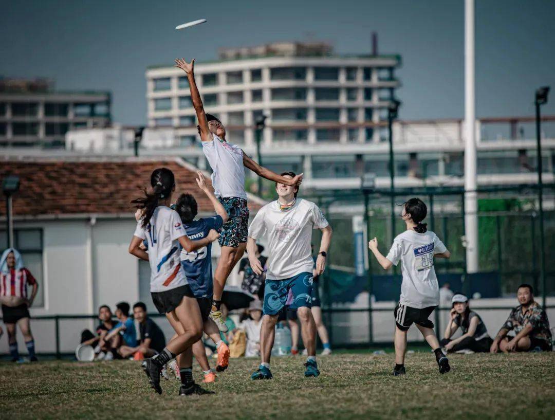 风靡都市的极限飞盘,你知道怎么玩吗?_运动