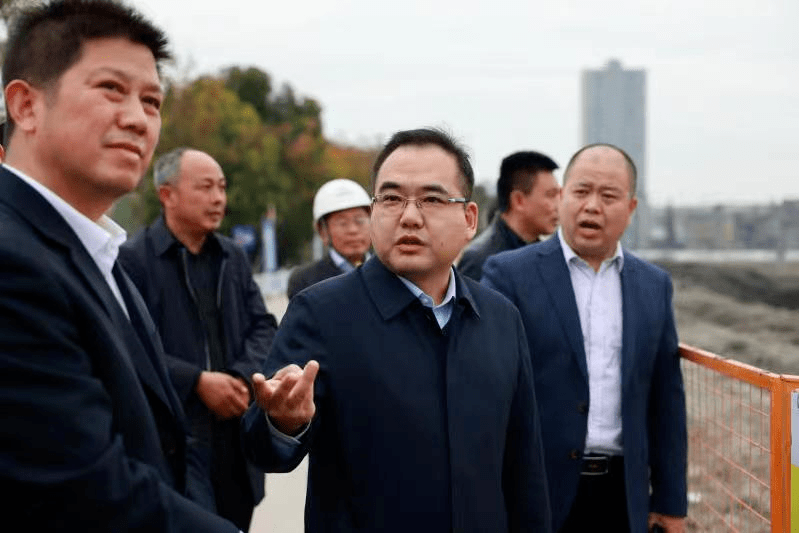 周军调研护城河,宫塘湖治理等项目_钟祥