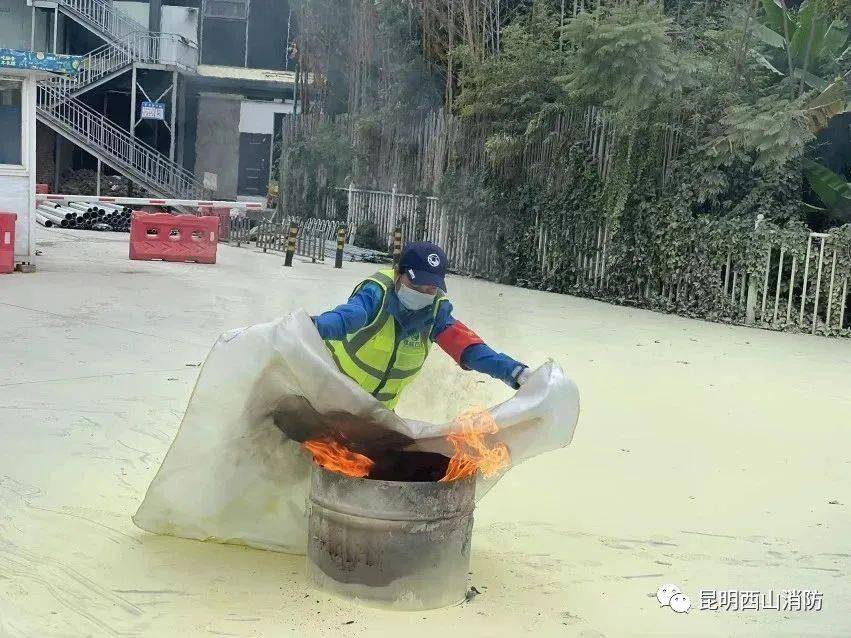 【昆明西山】119消防kaiyun宣传月丨开展易燃易爆场所培训演练 筑牢安全防火墙(图3)