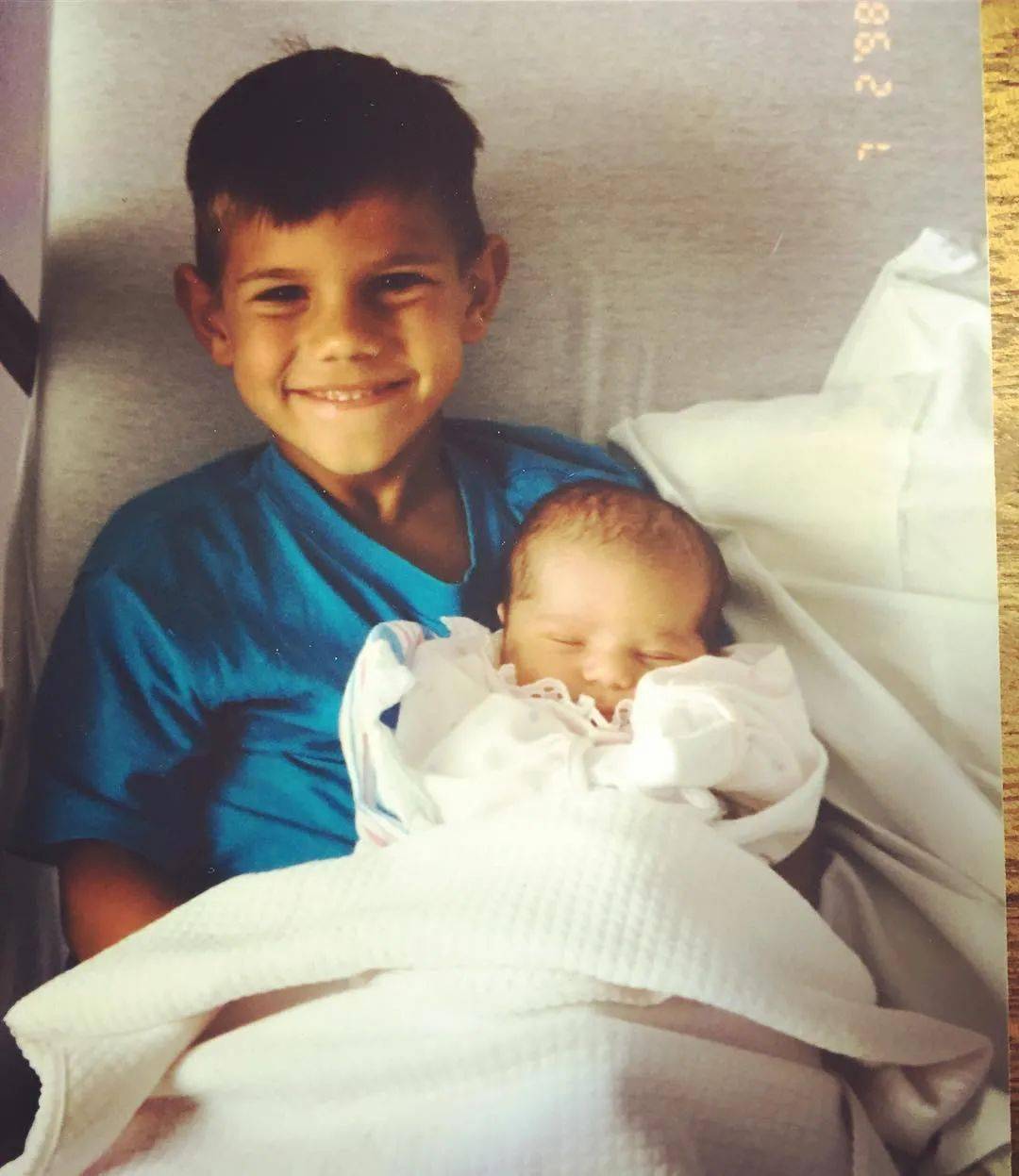 狼人泰勒洛特纳低调订婚暮光之城三主角他最落魄