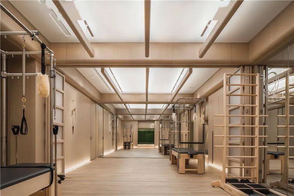 无锡450㎡普拉提馆:封闭空间如何仿出自然光线?_设计