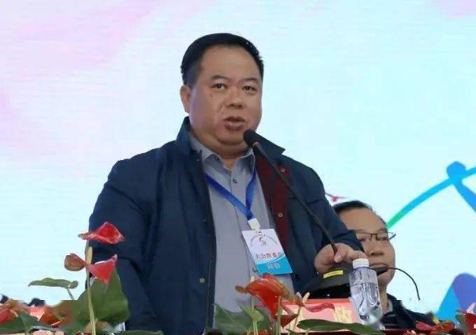 邵阳市教育局党委书记邓政宣布运动会开幕据悉,本届运动会由邵阳市