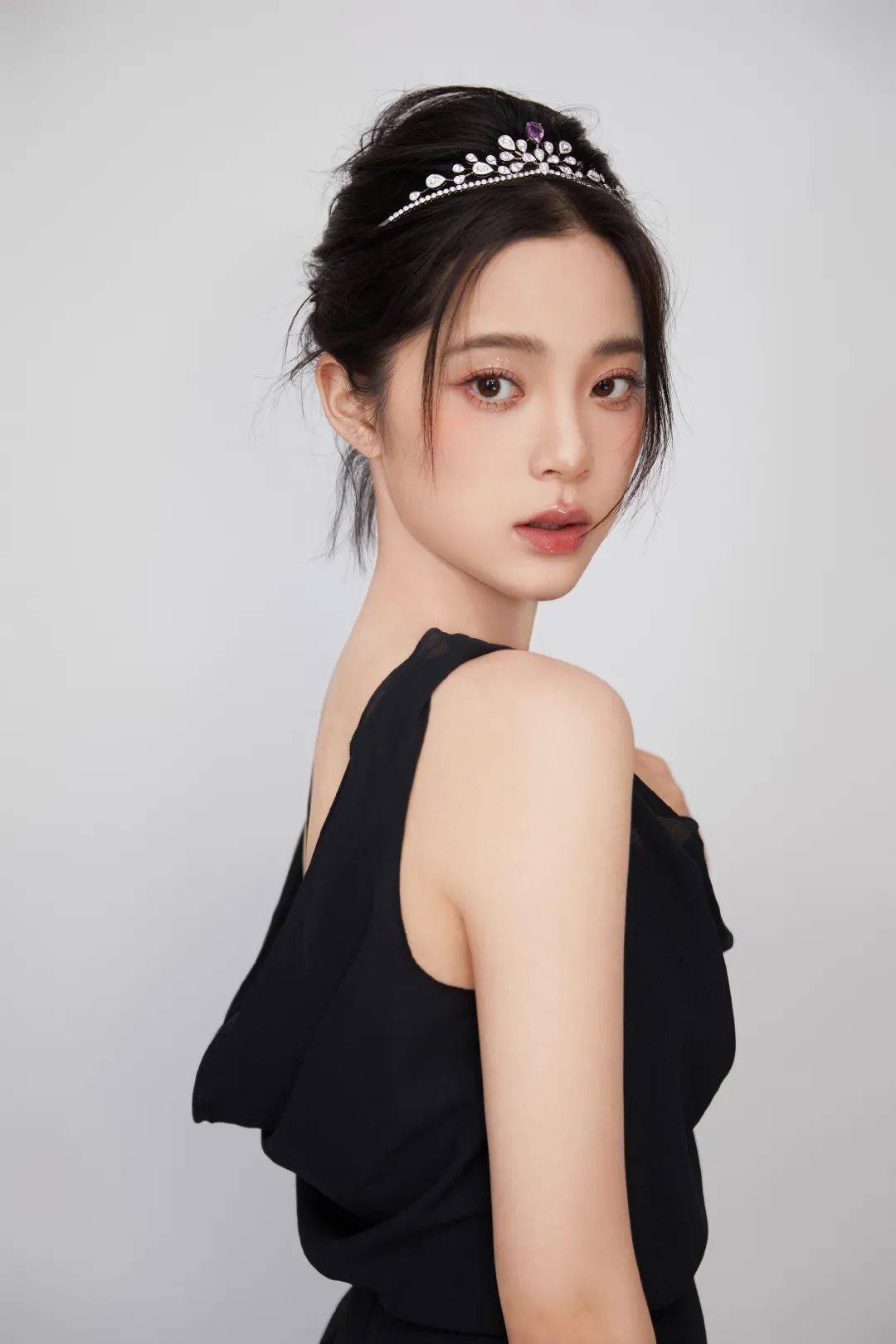发型看了李庚希周雨彤的长发，我更想剪短头了