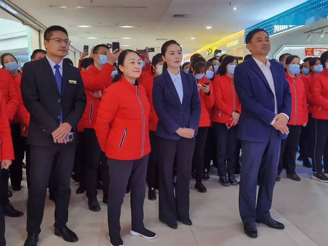 时刻引领县域消费新潮流xia jin de bai guang chang夏津德百广场