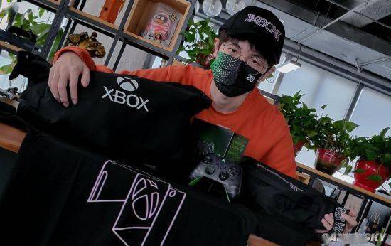 礼包Xbox二十周年礼包开箱 限定手柄颜值出众