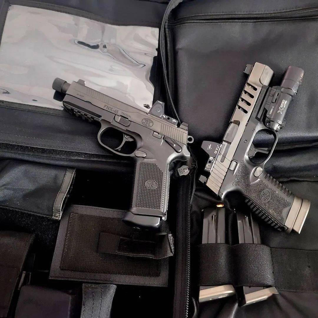 英俊少年比利时fn509lsedge手枪美图