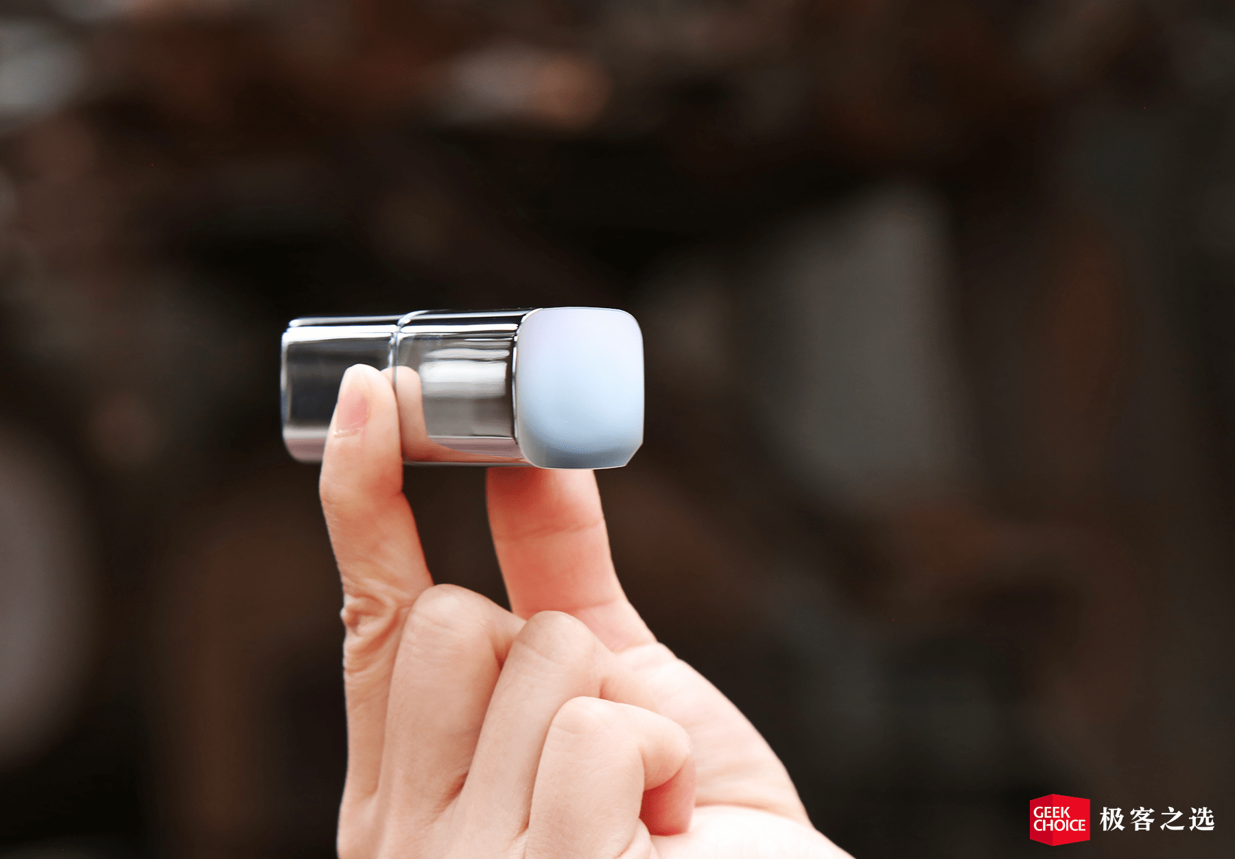 华为「口红耳机」体验：一支能主动降噪的「口红」，女孩子的时尚之选