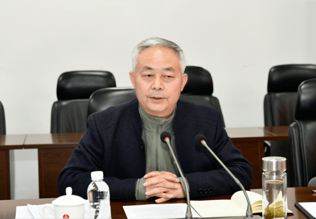 11月17日,陕钢集团党委书记,董事长,总经理杨海峰来到龙钢公司,看望