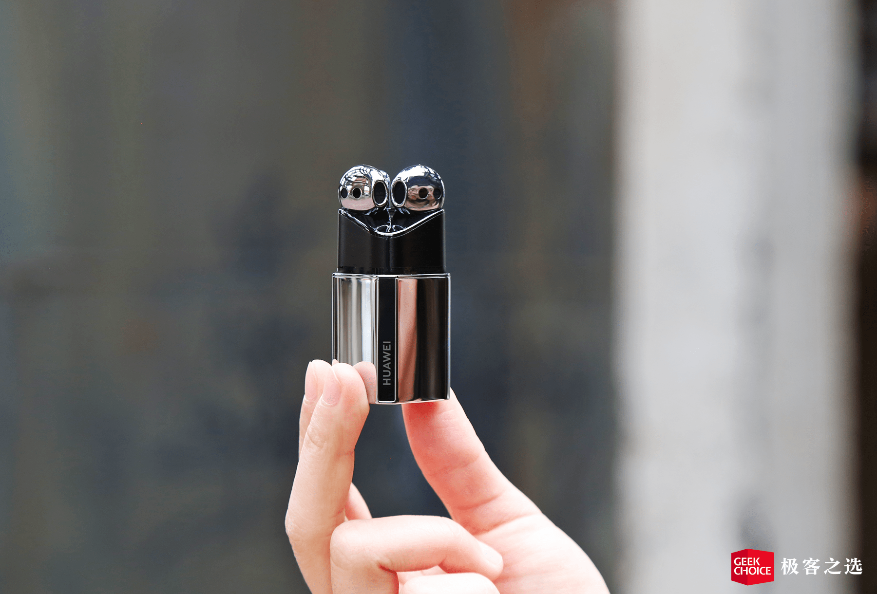 华为「口红耳机」体验：一支能主动降噪的「口红」，女孩子的时尚之选