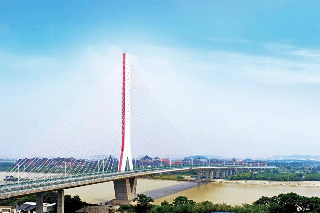 容桂街道位于顺德区东南部,与大良,伦教组成顺德中心城区,因一年规模