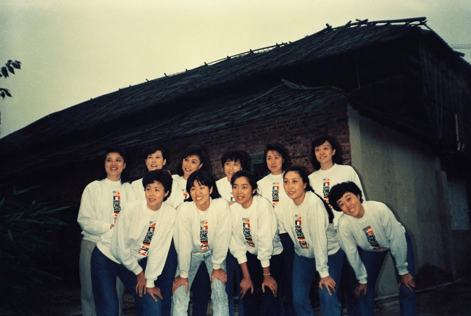 训练|40多年前珍贵照片：女排在湖南郴州进行“魔鬼训练”