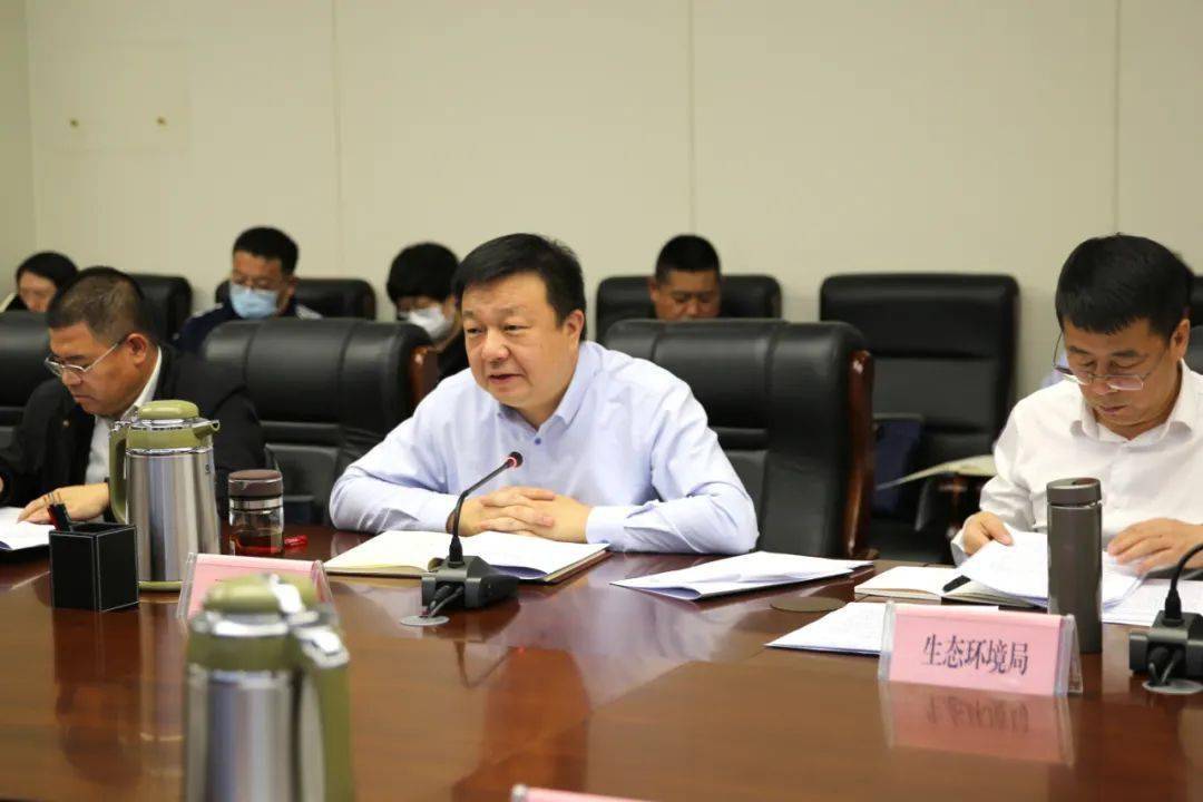 会议由包头市副市长王瑞主持,市生态环境局局长王玉明代表包头市向