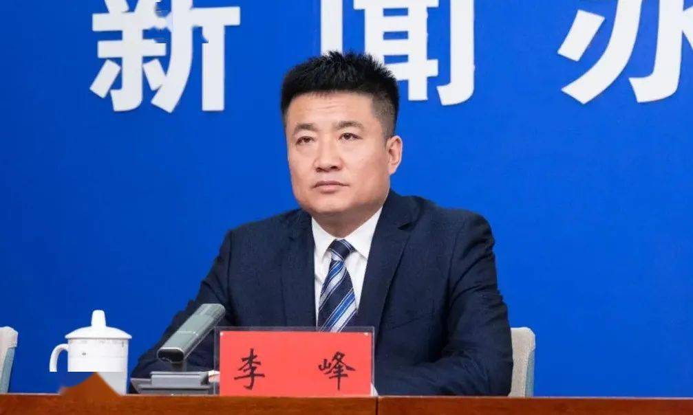 发布会上,自治区团委副书记李峰,高相虎,宁夏青少年发展基金会秘书长