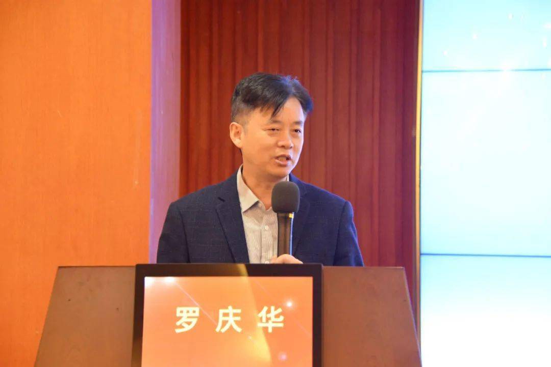 活动的开幕式,由我院新生儿科瞿柳红主任主持,罗庆华副院长,妇幼科