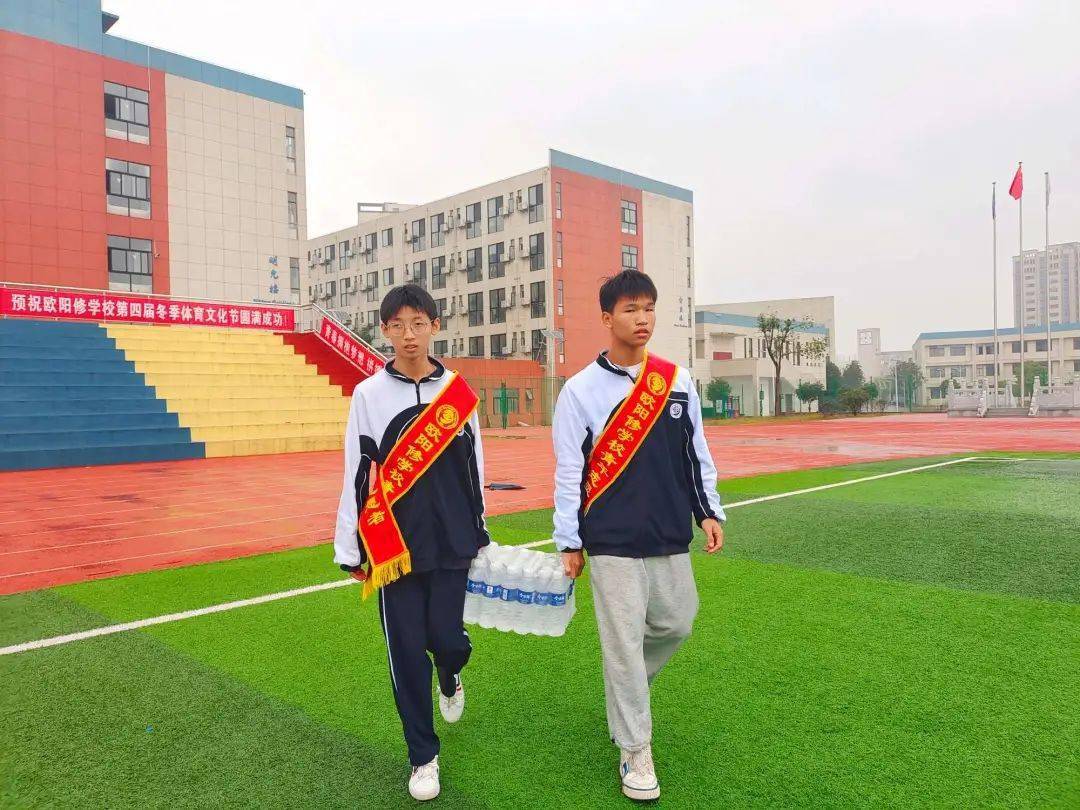 【本地】永丰县第六届中小学校园足球赛在欧阳修学校举行