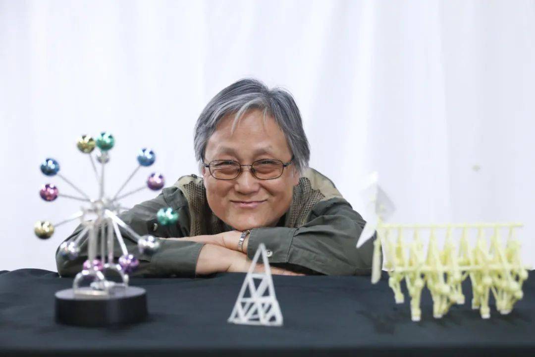 “吴姥姥”用短视频教网友做实验，还主编过这些物理科普书