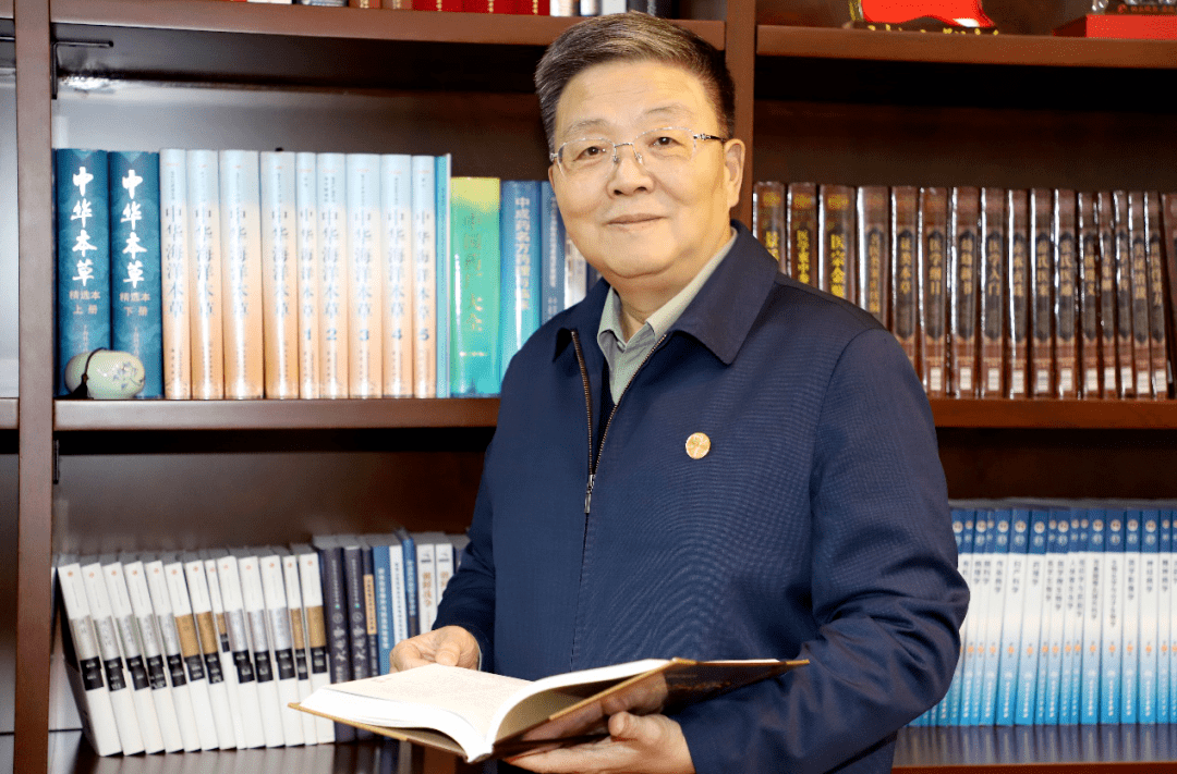 新晋院士全国人大代表肖伟矢志不渝致力中医药发展