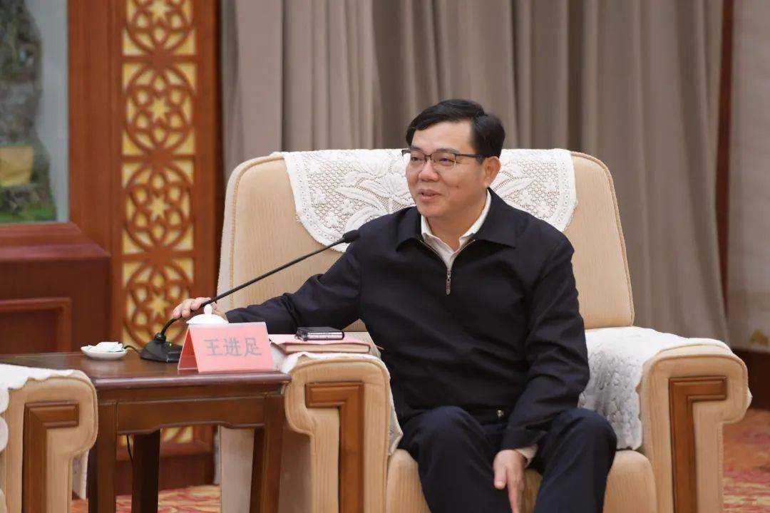 招商局集团总经理胡建华会见漳州市委书记张国旺,市长王进足