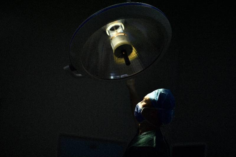 手机|久坐伏案不动弹，21岁程序员“坐”出腰椎间盘突出