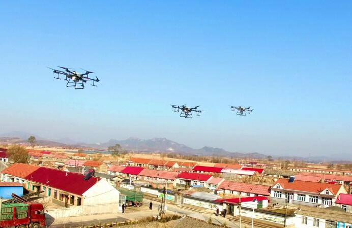 庄河青堆镇消杀无人机编队震撼出场