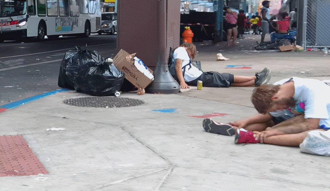 2021年8月,美国网友kimgary在网络平台上传了一段美国费城肯辛顿大街