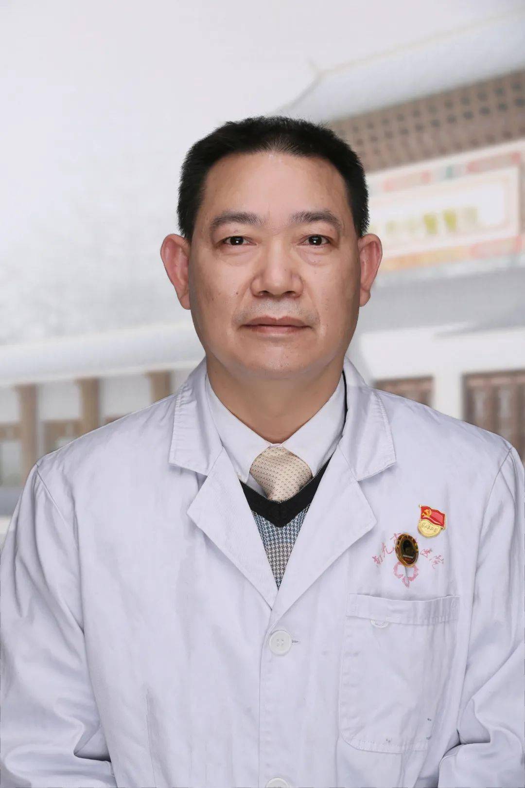 谭文内二科主任,副主任医师,毕业于川北医学院临床
