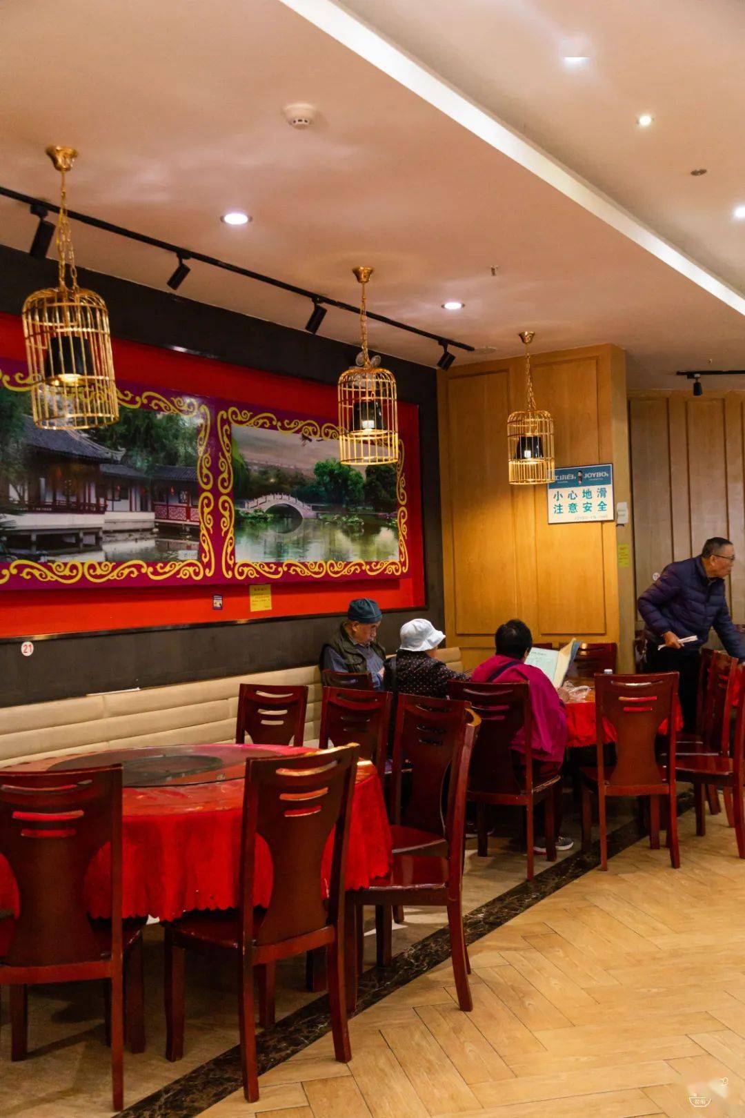 千万别去这家三十多年的国营老饭店,我怕排队!