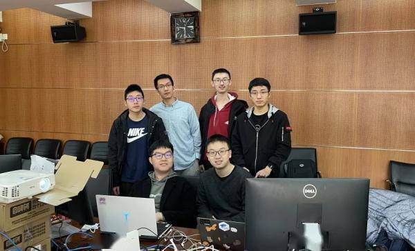 四连冠！他们一往无前！