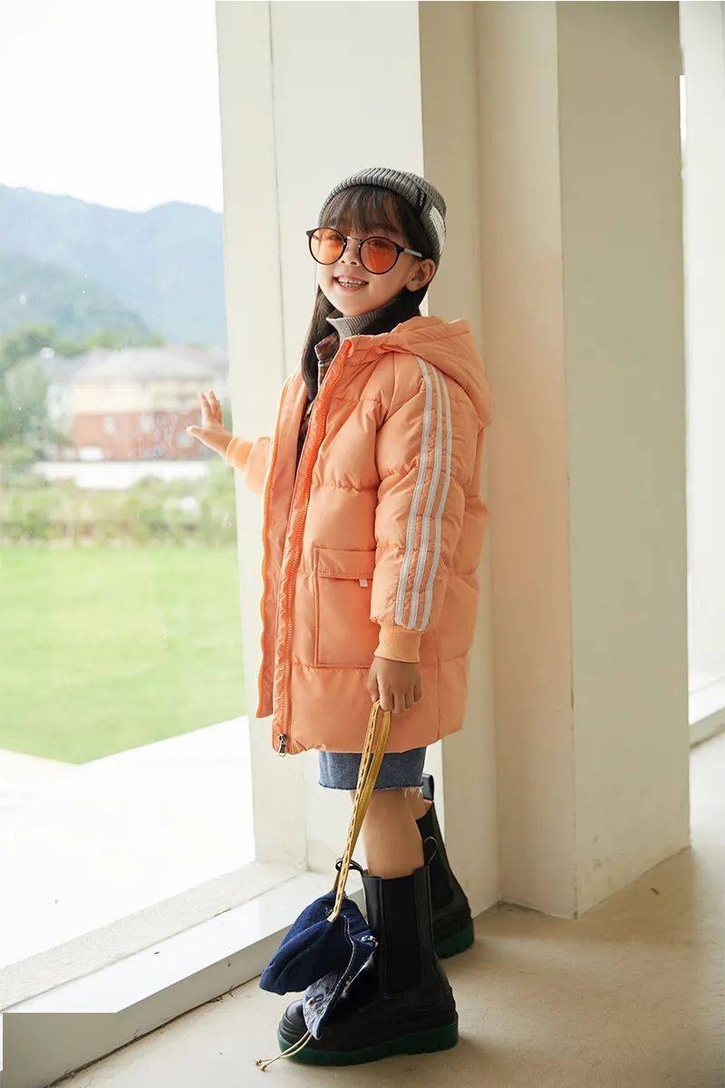 产品 99元给娃收中长款羽绒服，90%鸭绒，我先抢为敬！