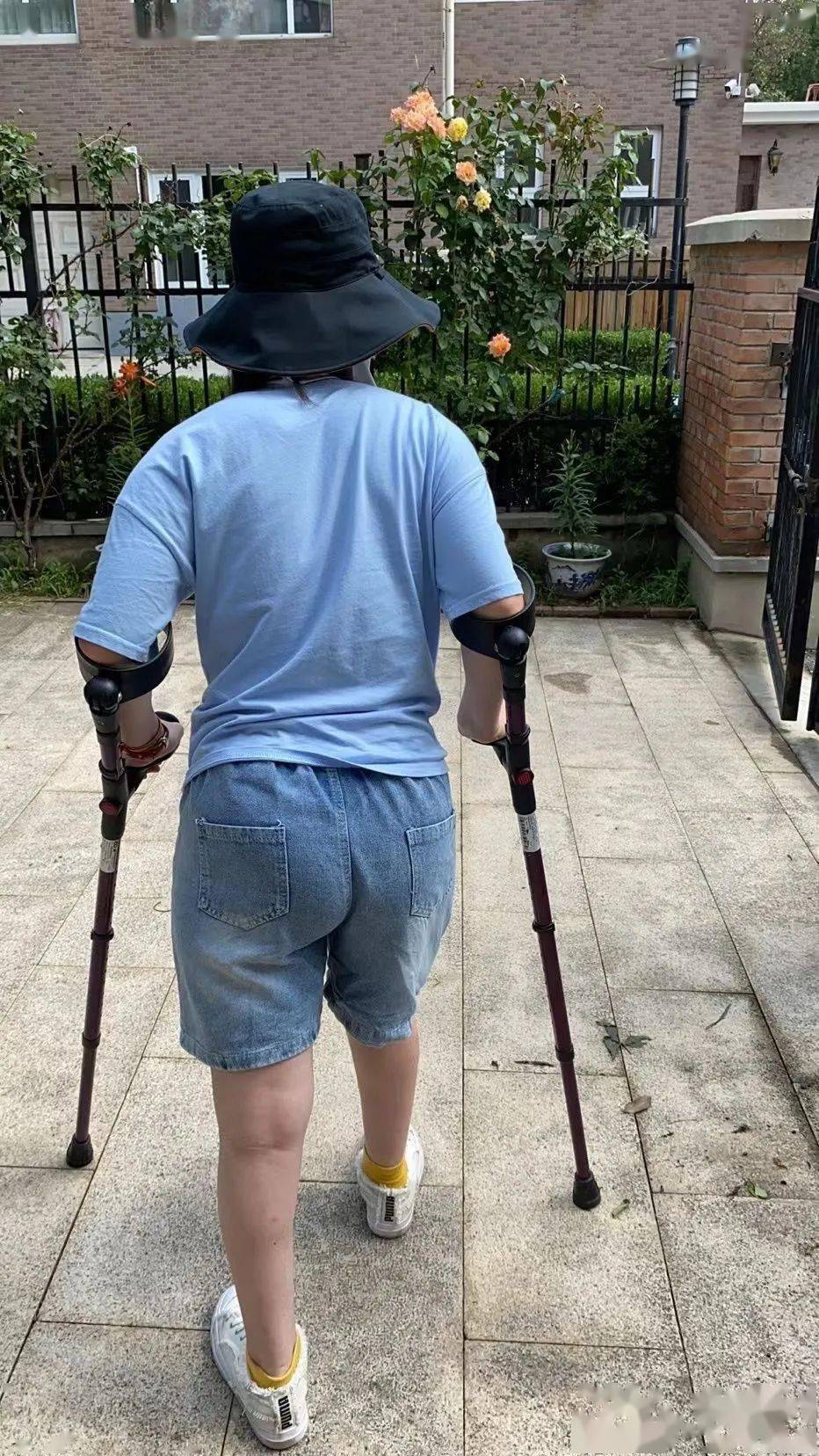 穿上「钢铁战衣」走路后，我看见另一个世界