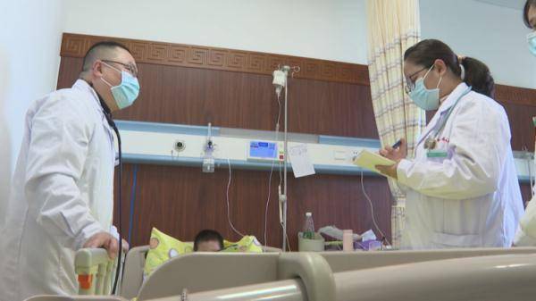 家长|4岁男童出现咳嗽、发烧症状，结果胃里取出34颗磁力珠……