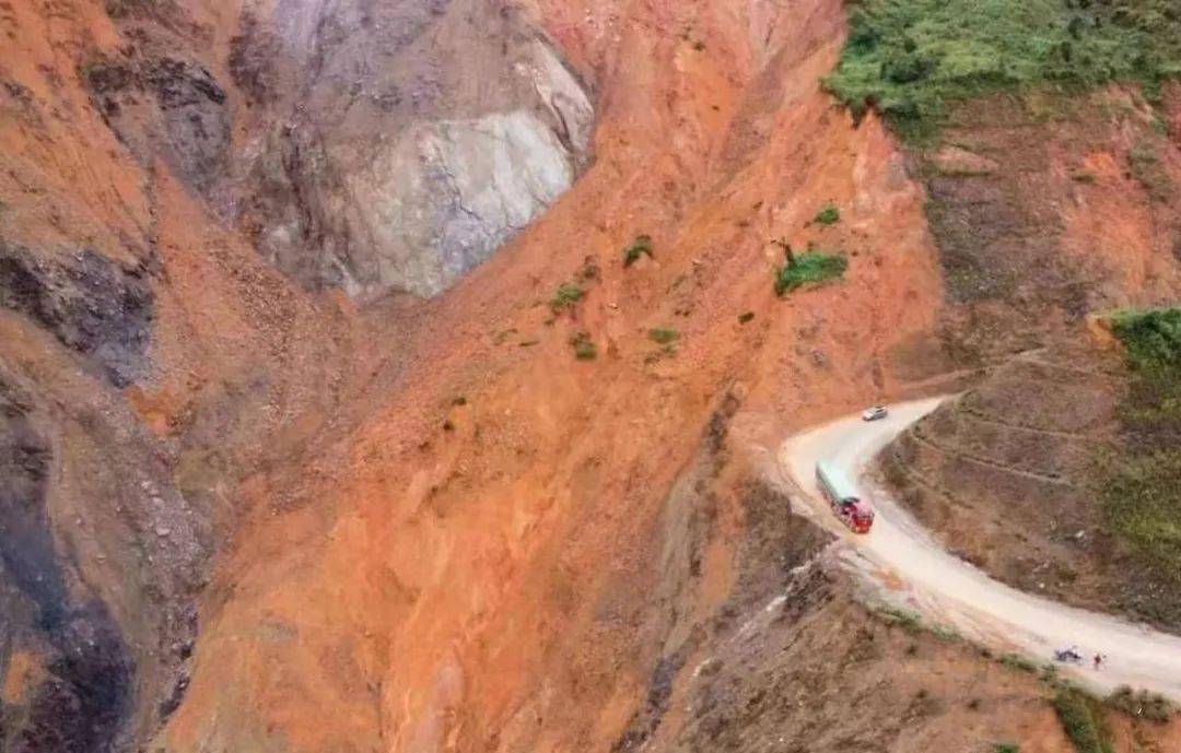 夜宿"土匪山"_老挝